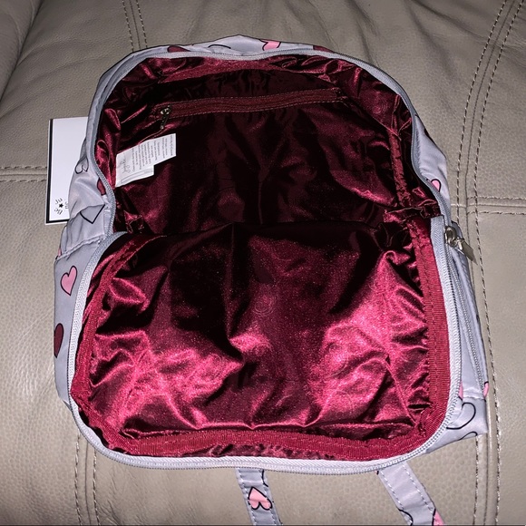 NWT Ju-Ju-Be Grey Backpack covered in Hearts - Picture 3 of 3